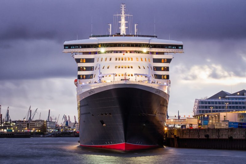 Крупнейший круизный лайнер Queen Mary 2