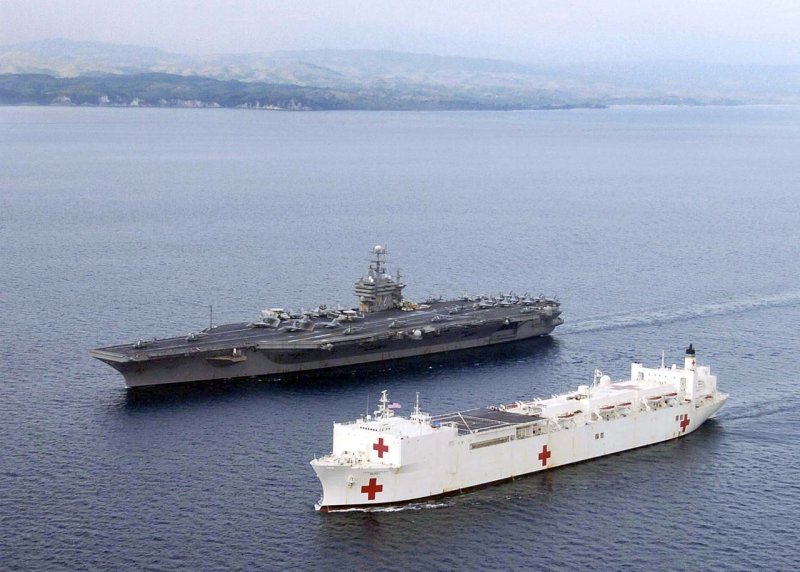 Корабль USNS Comfort