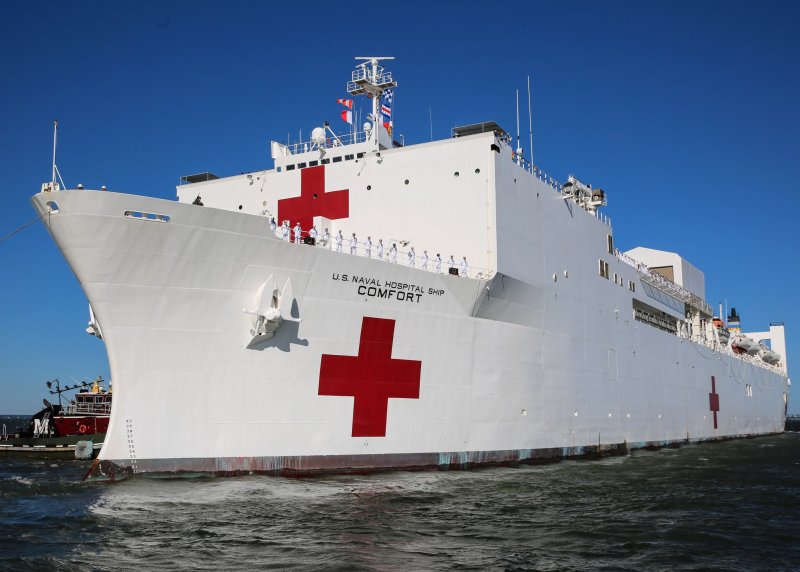 Корабль USNS Comfort
