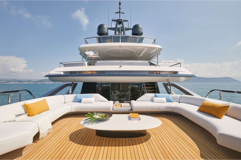 Azimut grande 38 metri tri-Deck