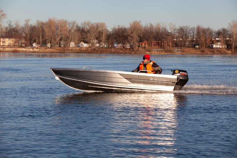 REALCRAFT 370 С консолью