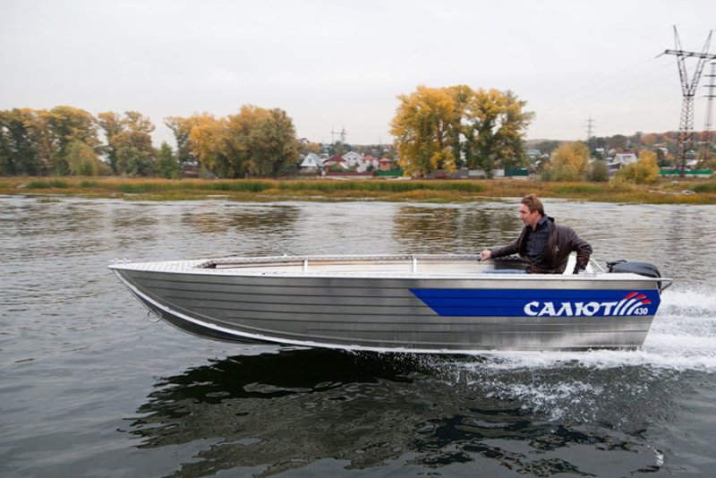 Лодка салют 430 румпельная