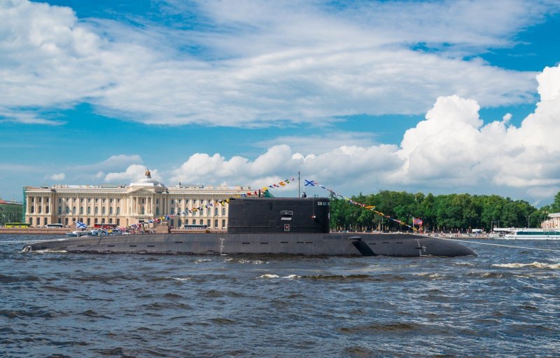 Подводные лодки на Неве фото