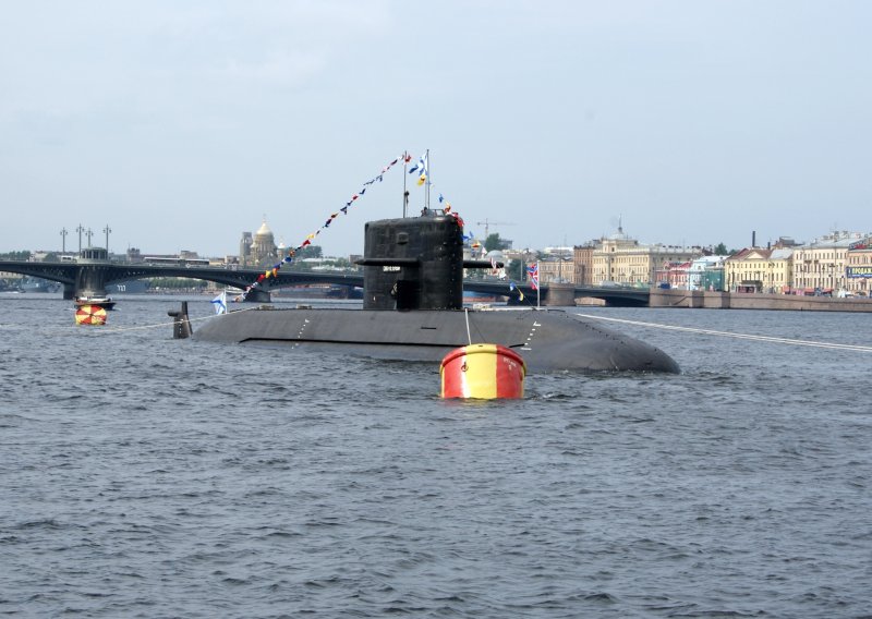 Подводная лодка Санкт-Петербург на Неве
