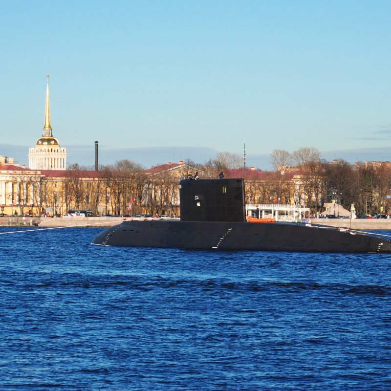 Подлодка на Неве