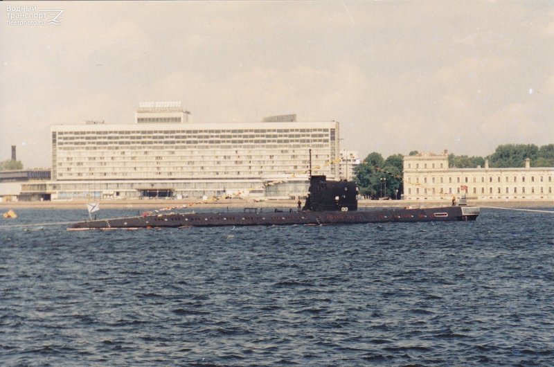 Подводная лодка 641 проекта на Неве