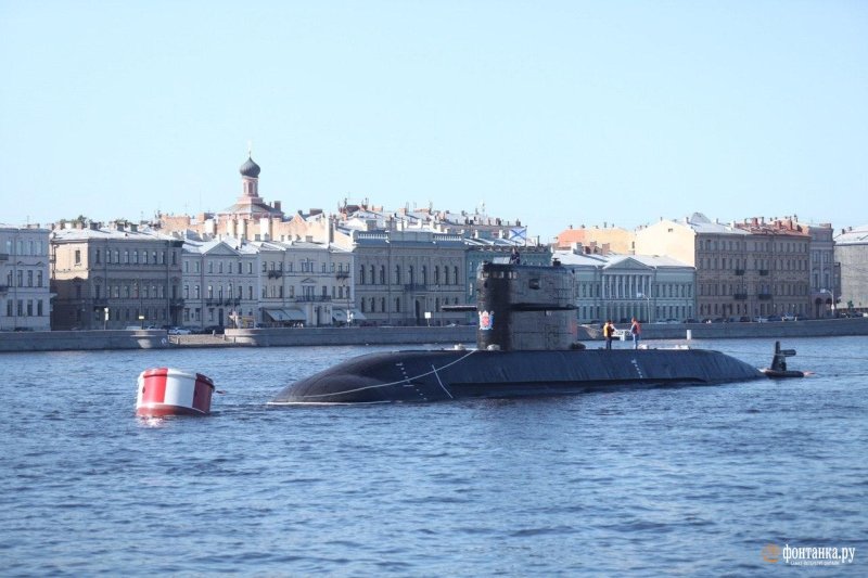 Подводная лодка Санкт-Петербург на Неве