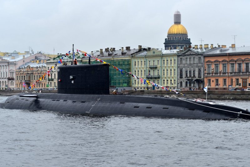 Подводная лодка на Неве