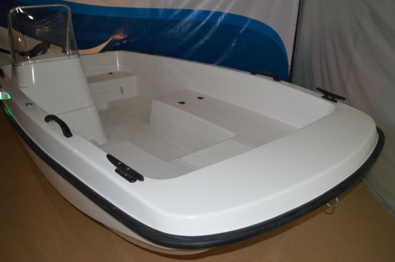 Стеклопластиковая лодка Кайман 400