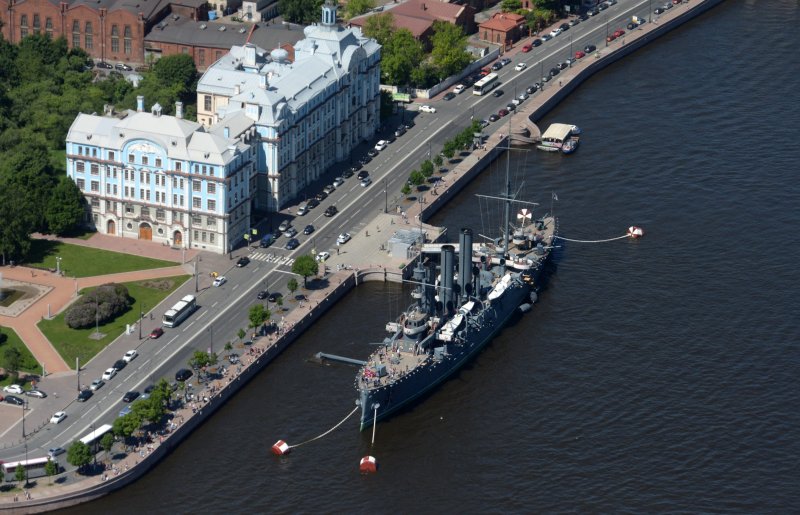 Петроградская набережная Аврора
