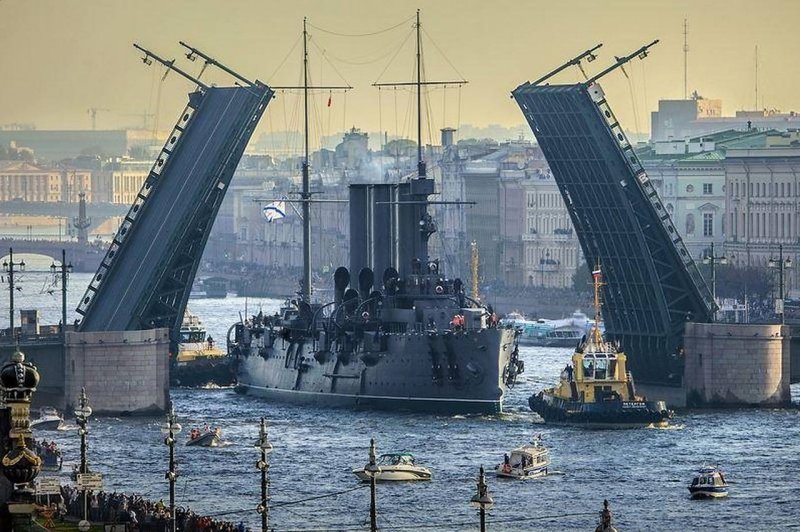 Крейсер Аврора в Санкт-Петербурге