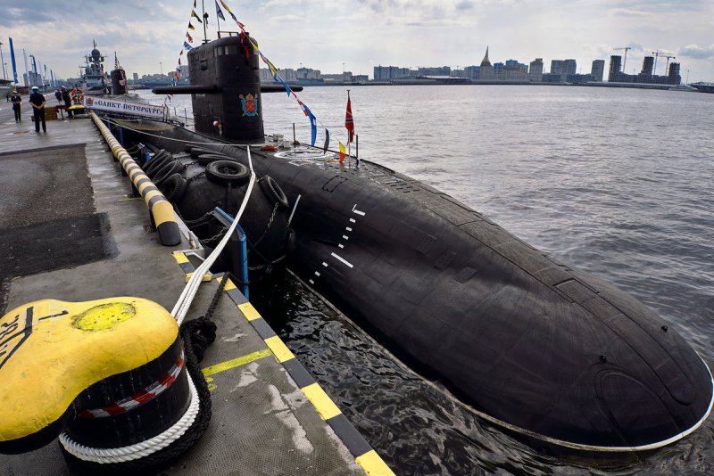 Б-585 Санкт-Петербург дизельная подводная лодка проекта 677 Лада