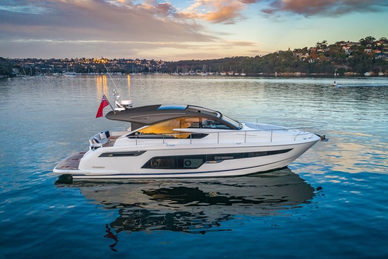 Яхта Fairline Targa