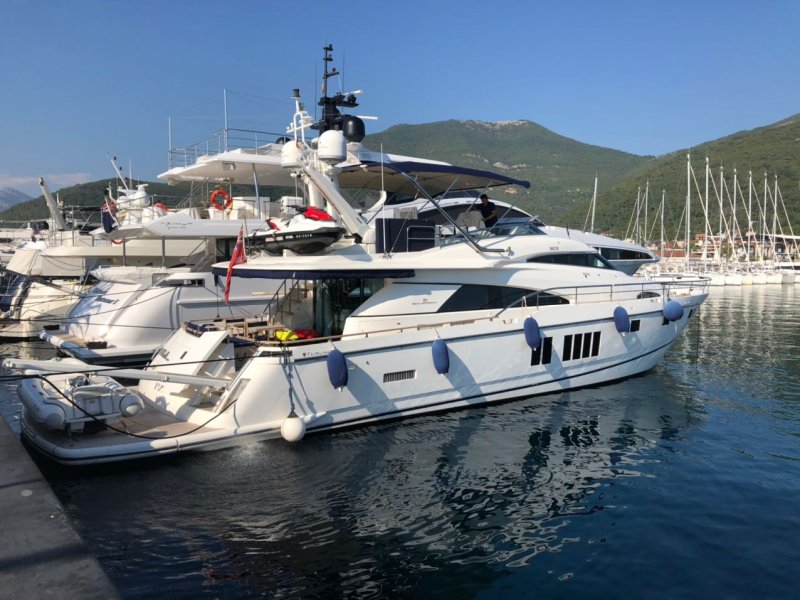 Fairline Squadron