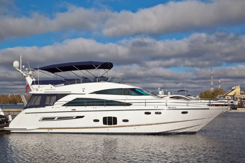 Яхта Fairline 55 парусная