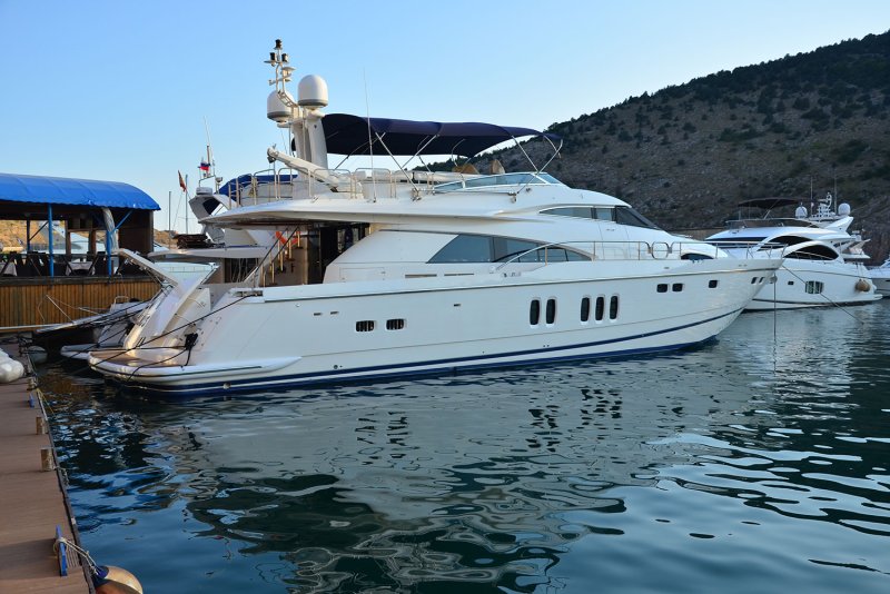 Моторная яхта Fairline Squadron 74