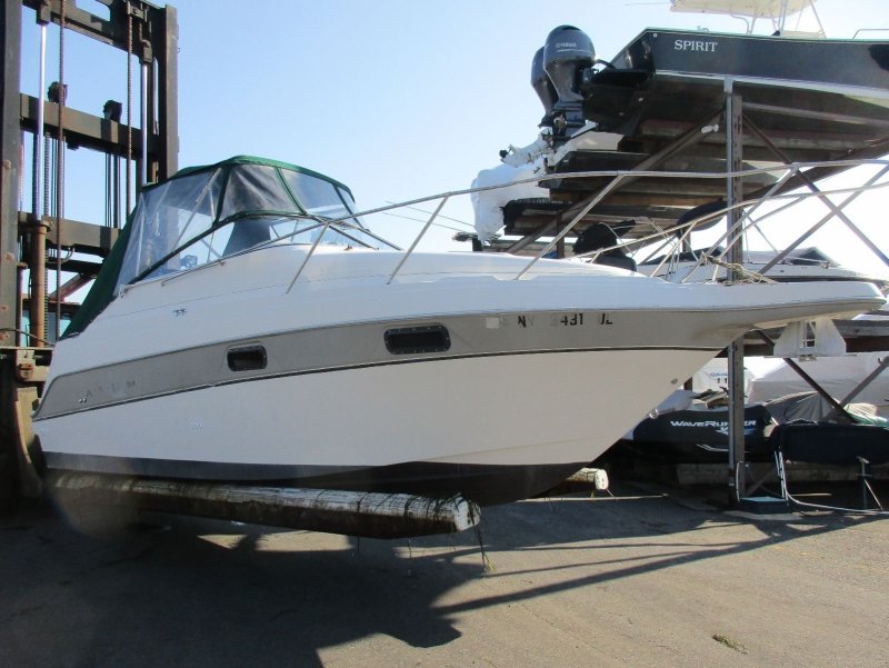 Maxum 2400 SCR