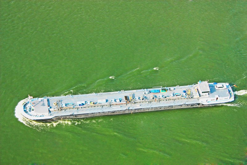 Искусственный канал для транспортировки воды