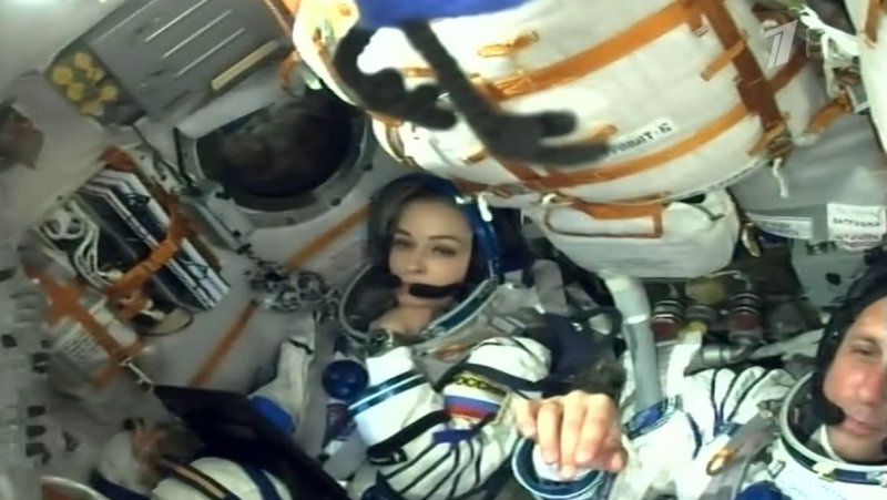 Юлия Пересильд и Клим Шипенко в космосе