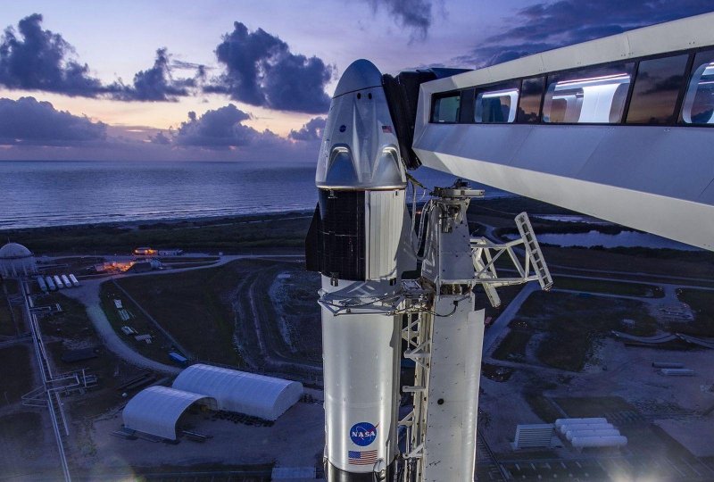 Ракета SPACEX Crew Dragon