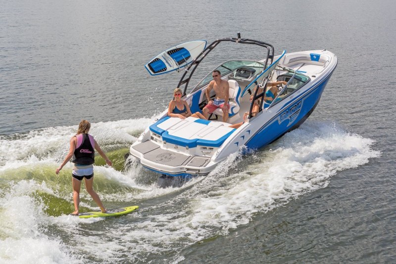 Chaparral катер Surf