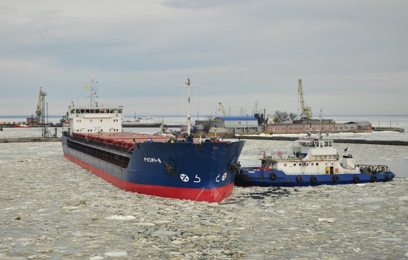 Русич 8 судно