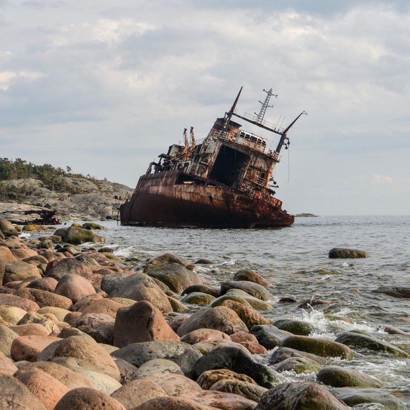 Корабль у острова Гогланд