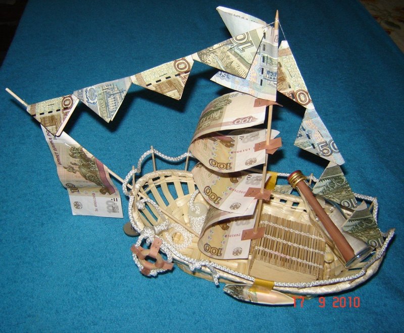 Корабль из денег