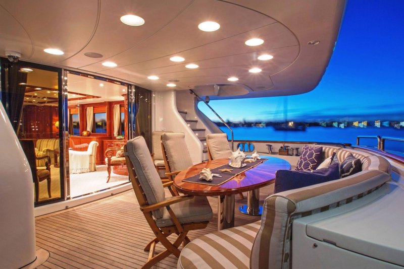 Яхта Усманова Dilbar внутри