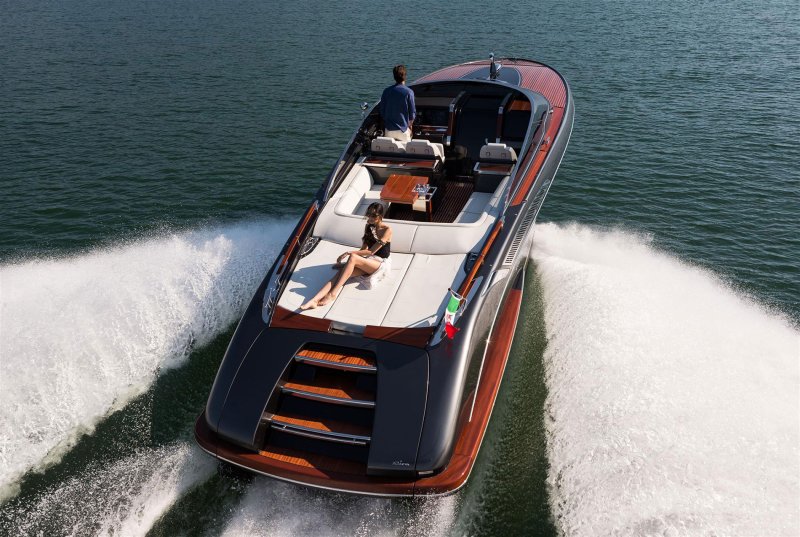 Катер Riva Iseo