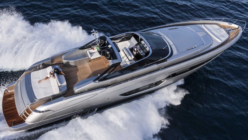 Итальянская яхта Riva