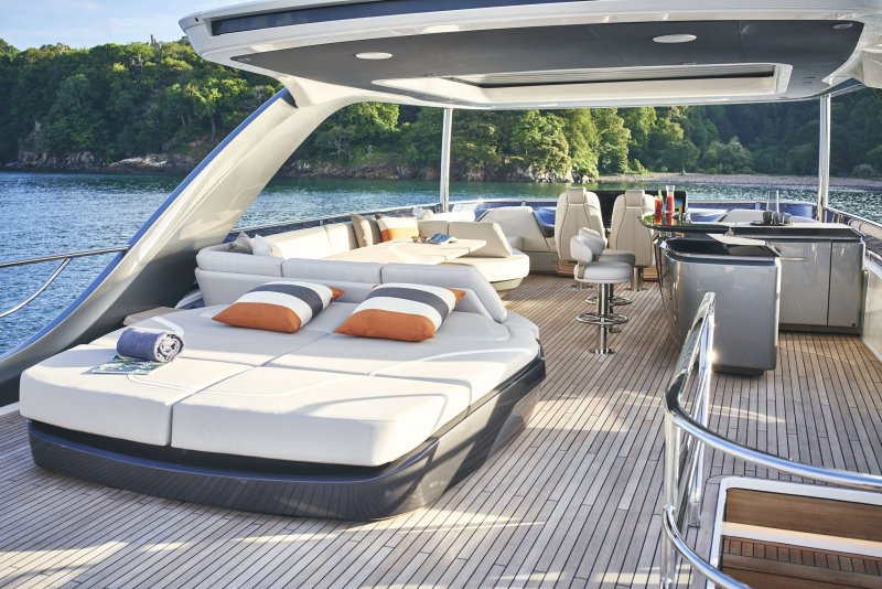 Яхта Princess 85
