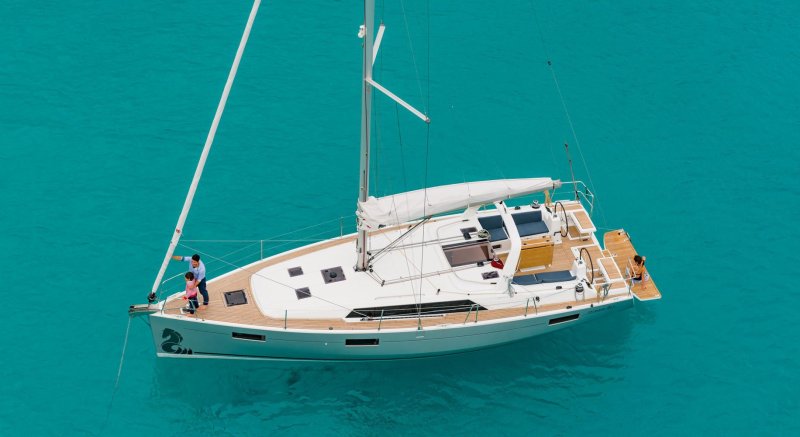 Парусная яхта Beneteau