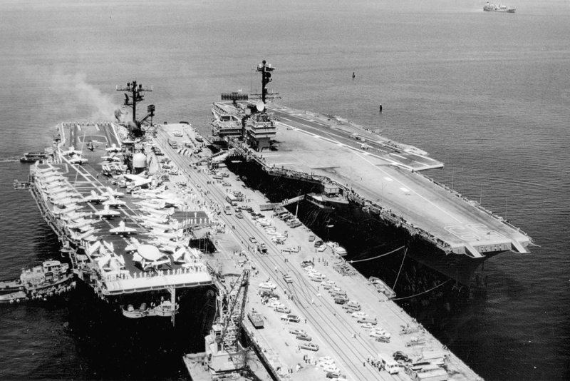 Forrestal авианосец