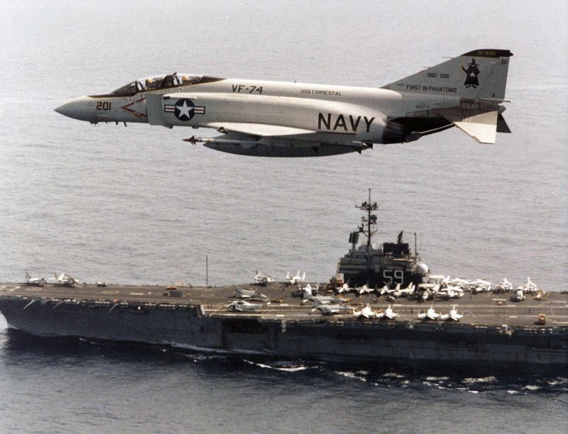 Фантом f-4 на авианосце Форрестол