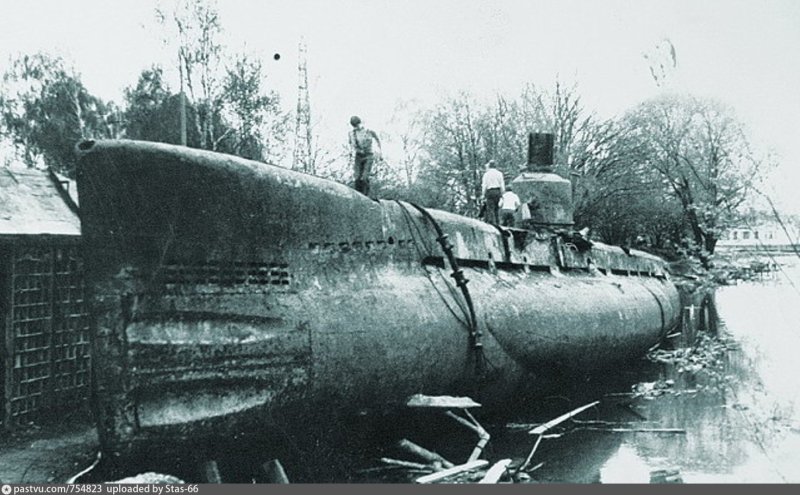 Подводная лодка м на Химкинском водохранилище