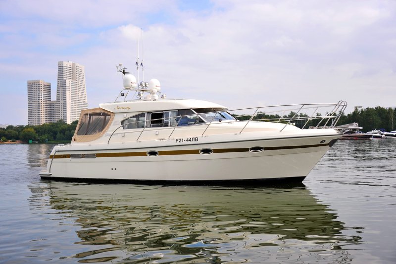 Saga 415 моторная яхта