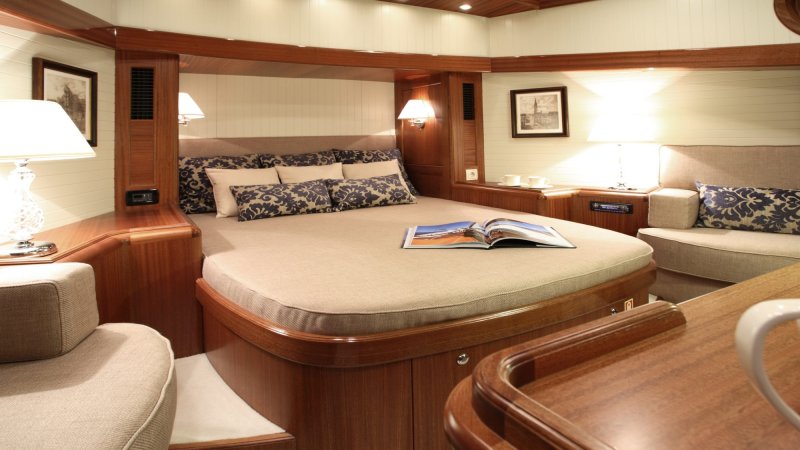Катер Conrad Classic 58