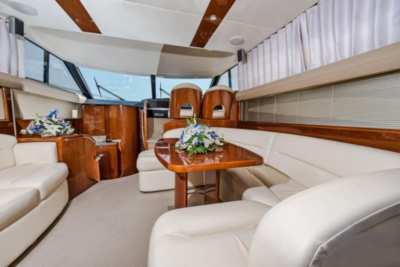 Моторная яхта Princess 42