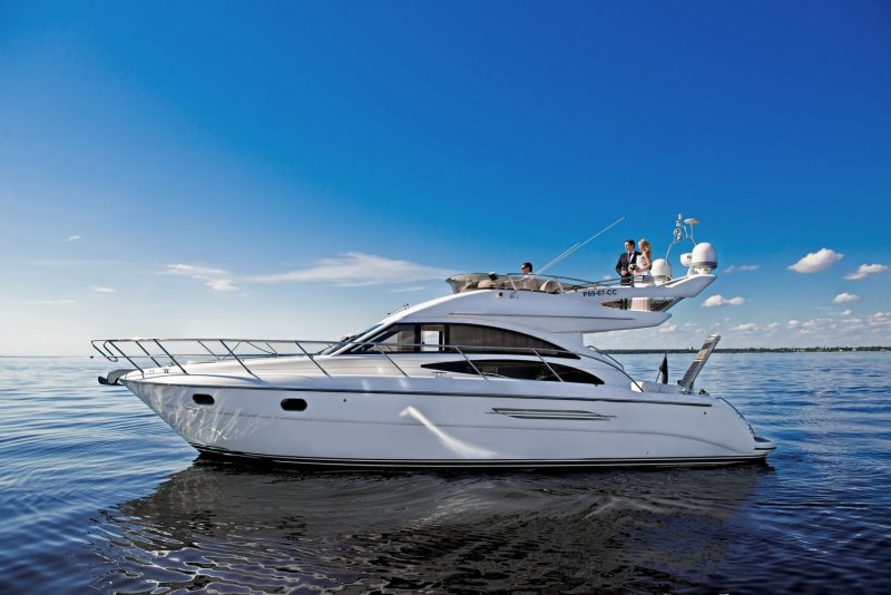Яхта Princess 42 Fly