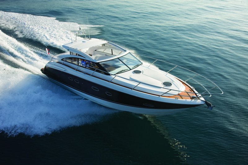Яхта Princess v42