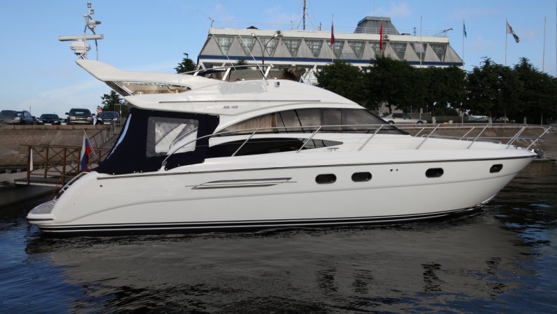Моторная яхта Princess 42
