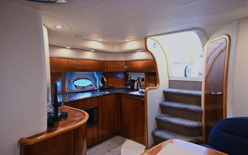 Моторная яхта Princess 42