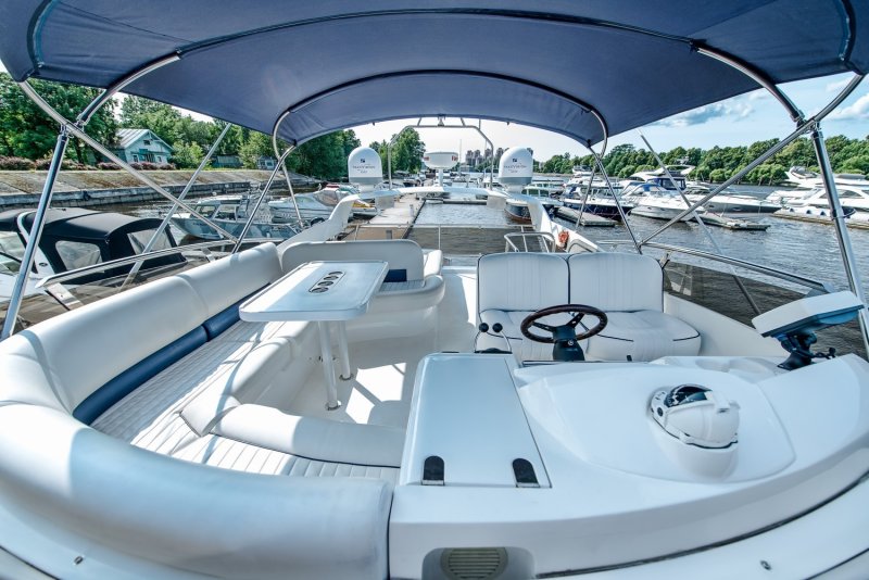 Моторная яхта Princess 42