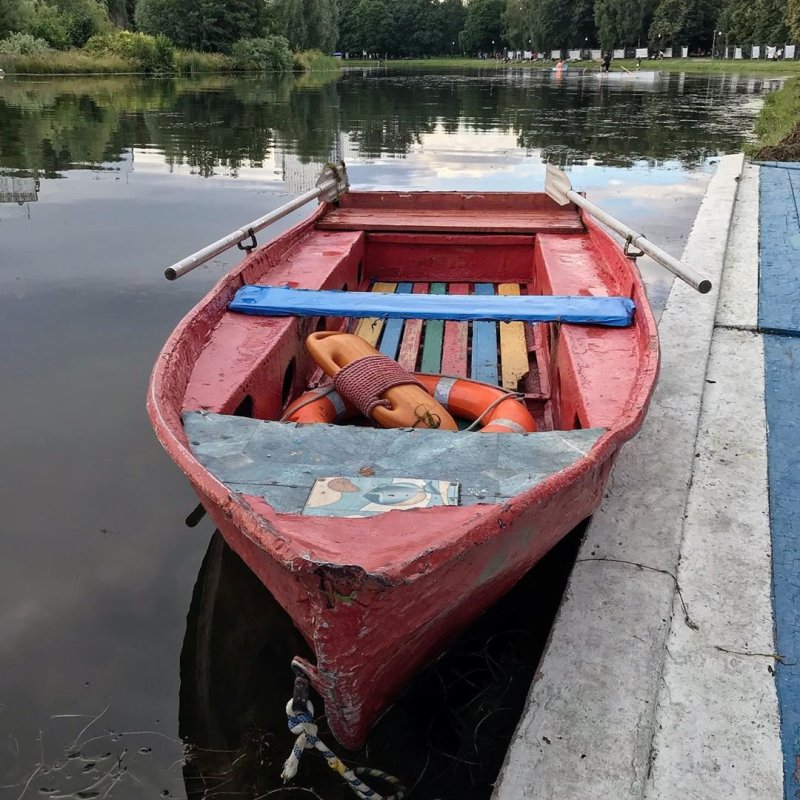 Лодки в парке Ангарские пруды