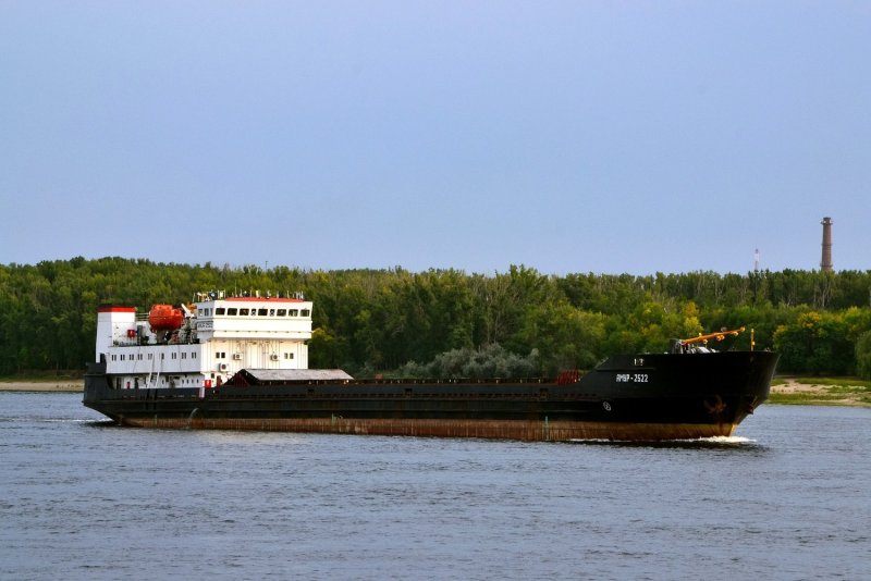 Амур 2522 судно