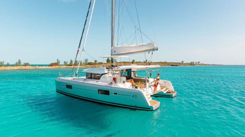 Катамаран Lagoon 42