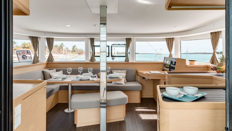 Катамаран Lagoon 42