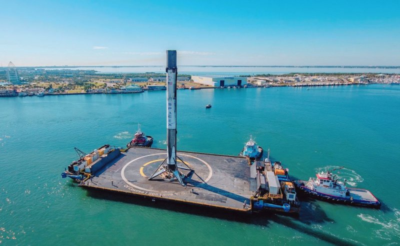 Плавучая платформа SPACEX