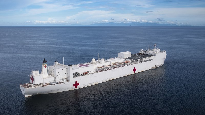 Корабль ВМС USNS Comfort